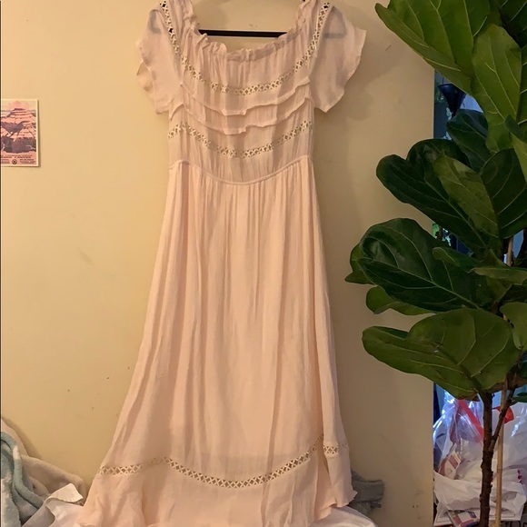 Blu Pepper Dresses & Skirts - Off the shoulder midi dress